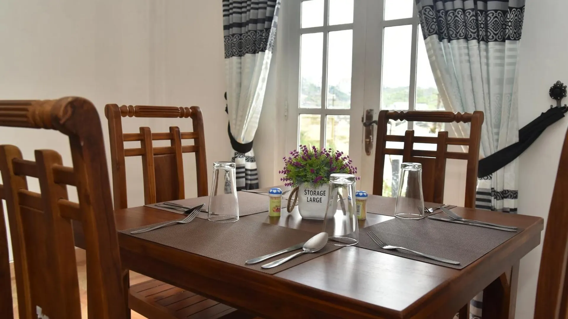 Guest house Shiny Cot Triple Room With Lake View Nuwara Eliya